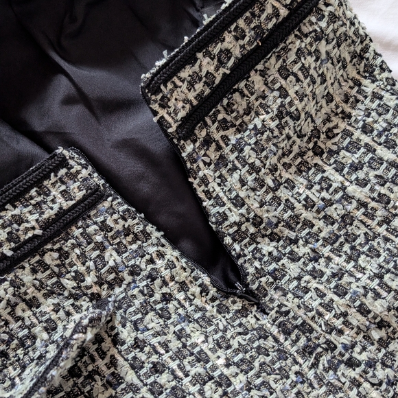 Tweed Skirt With Trim And Button - Picture 4 of 4